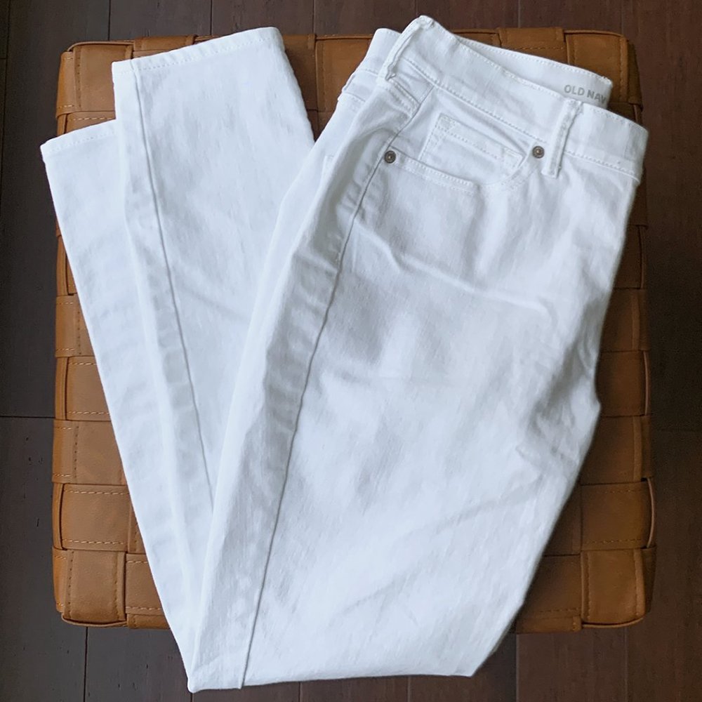 Old Navy Curvy Profile Mid-Rise Straight White Jeans | Like New